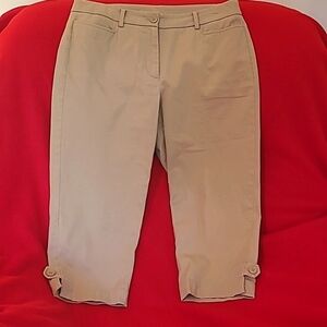 TALBOTS perfect Skimmer/khaki capri. Sz 8P 98% Cotton 2% spandex